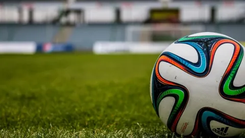 英超精彩瞬间：鲍文精准助攻，安东尼奥头槌得手