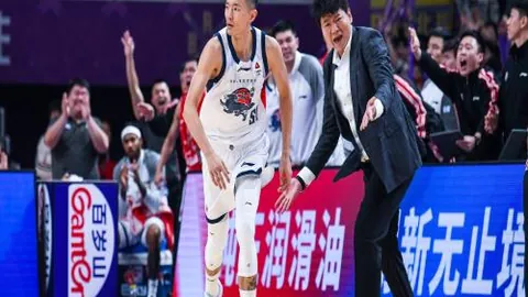 “詹姆逊助湖人连胜，NBA历史五万分里程碑达成。”